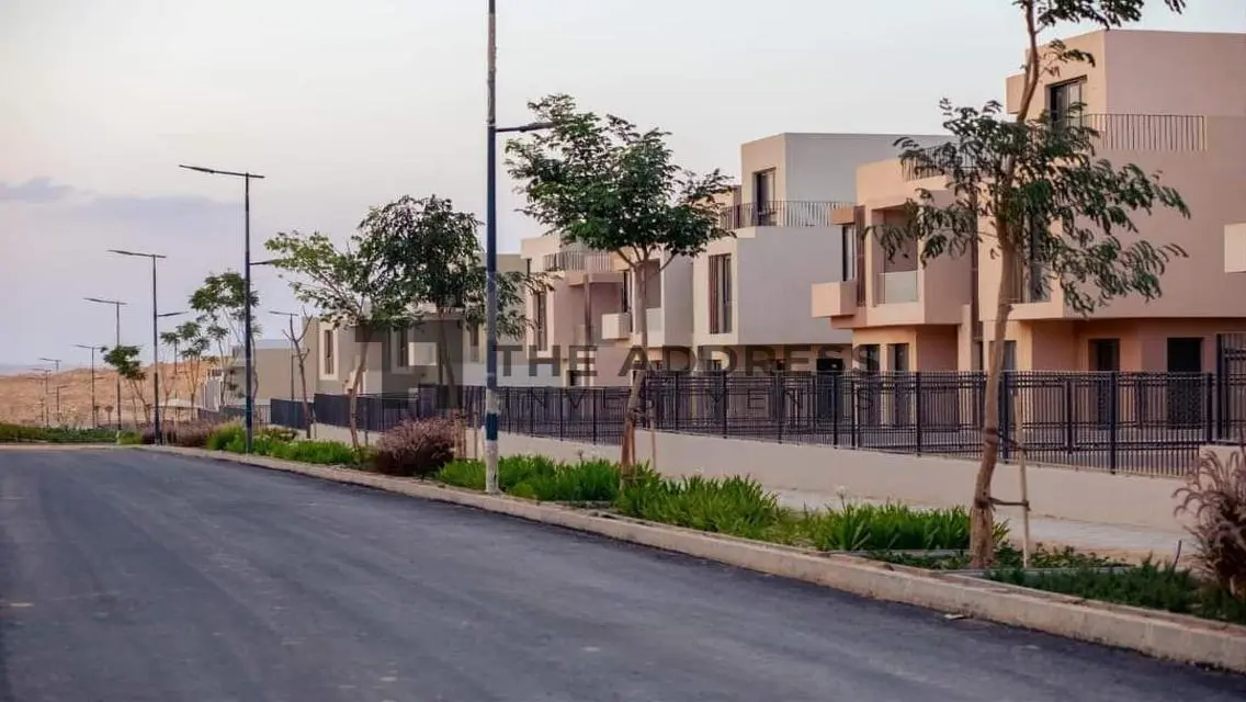 فيلا متشطبة للبيع بافخم كمبوند بsodic east 2