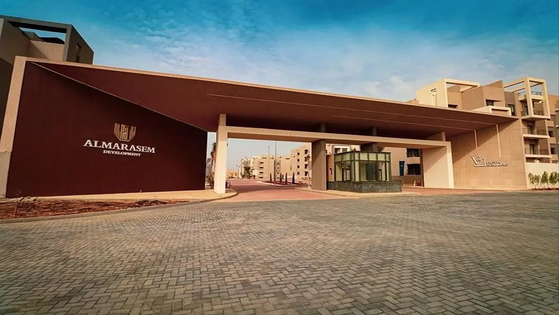 شقة متشطبه للبيع تسليم فورى في فيفث سكوير المراسم