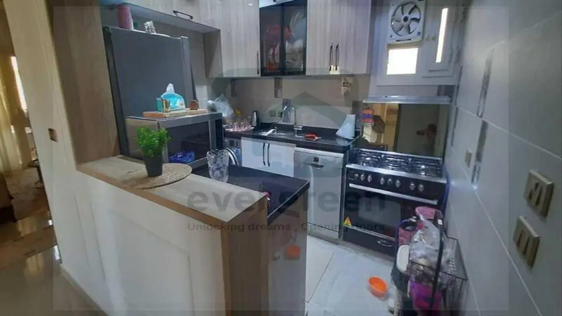 شقه متشطبه سوبر لوكس بالمطبخ فى السياحيه الاولى