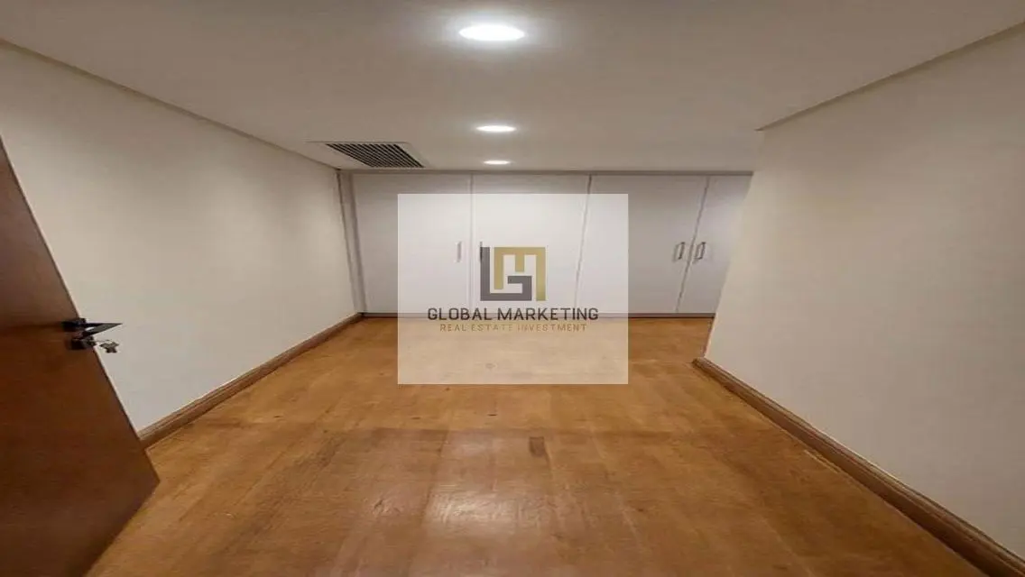 Modern furnished penthouse with pool for rent
