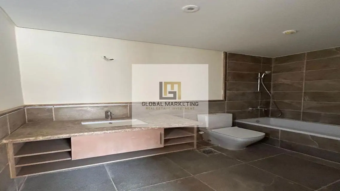 Villa at a bargain price - excellent location