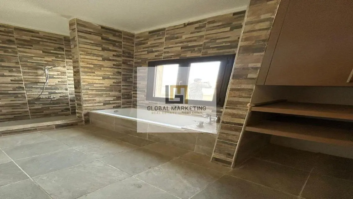 Villa at a bargain price - excellent location