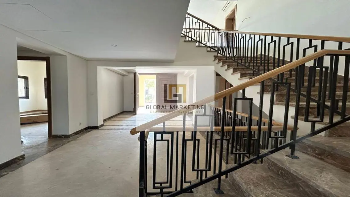 Villa at a bargain price - excellent location