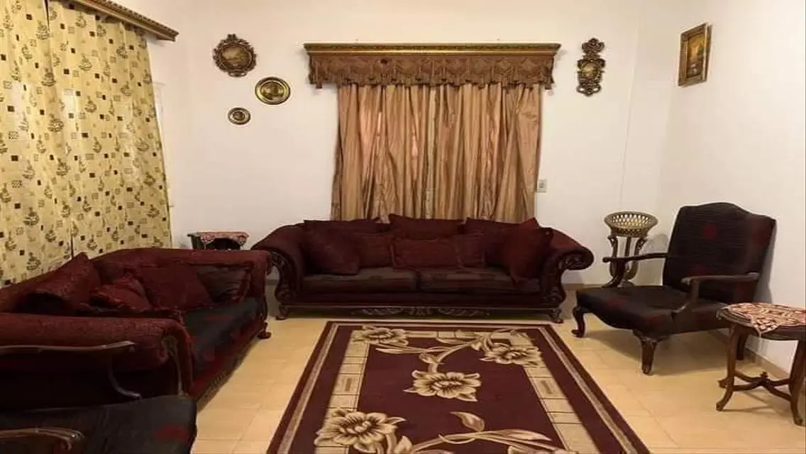 للسكن او الاستثمار فيلا خاصه بحمام سباحه شيك جدا