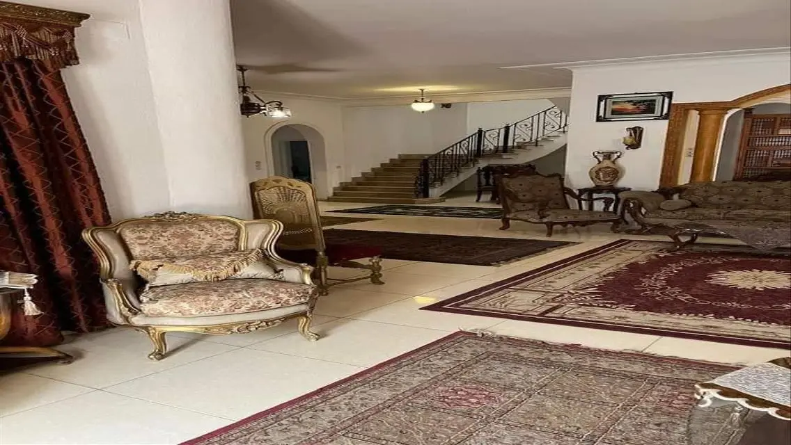 للسكن او الاستثمار فيلا خاصه بحمام سباحه شيك جدا
