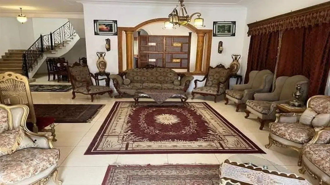 للسكن او الاستثمار فيلا خاصه بحمام سباحه شيك جدا