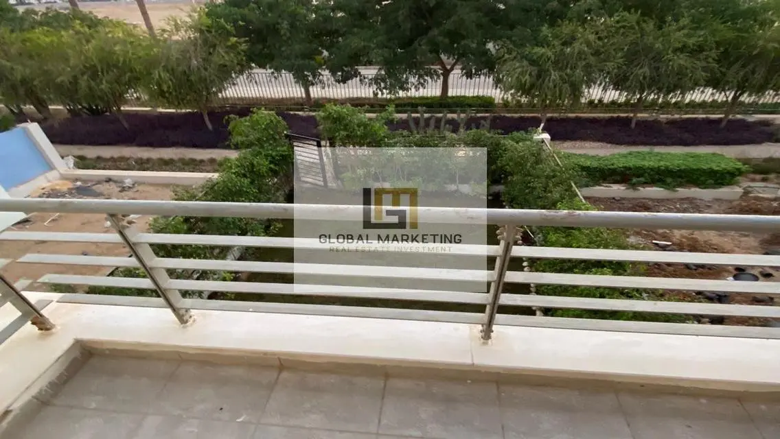 تاون هاوس - مفروش بالكامل - بسعر مميز في هايد بارك