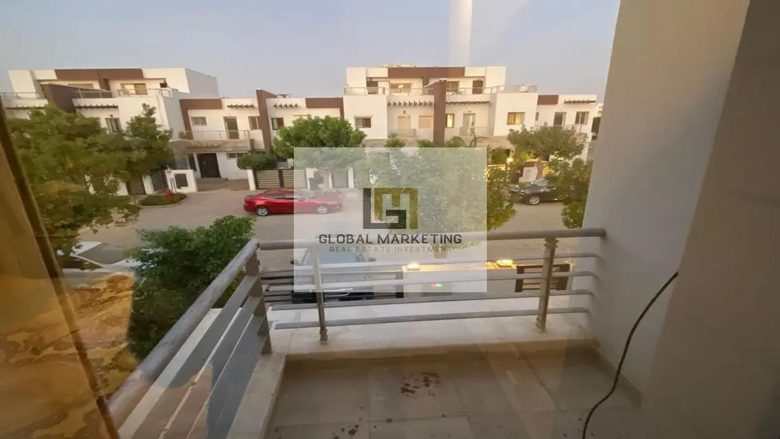 تاون هاوس - مفروش بالكامل - بسعر مميز في هايد بارك