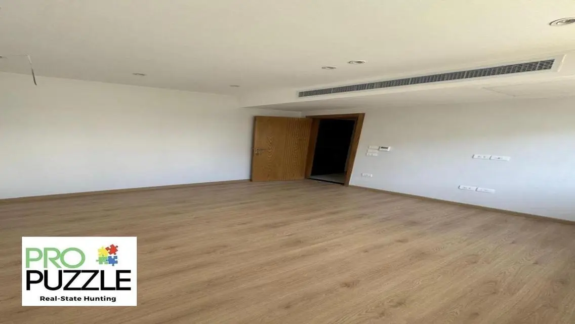 Ultra-Luxurious Apartment for Sale in Hyde Park - 185 m²