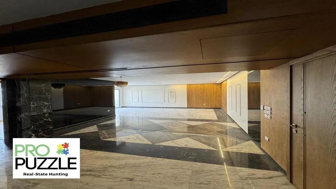 Ultra-Luxurious Apartment for Sale in Hyde Park - 185 m²