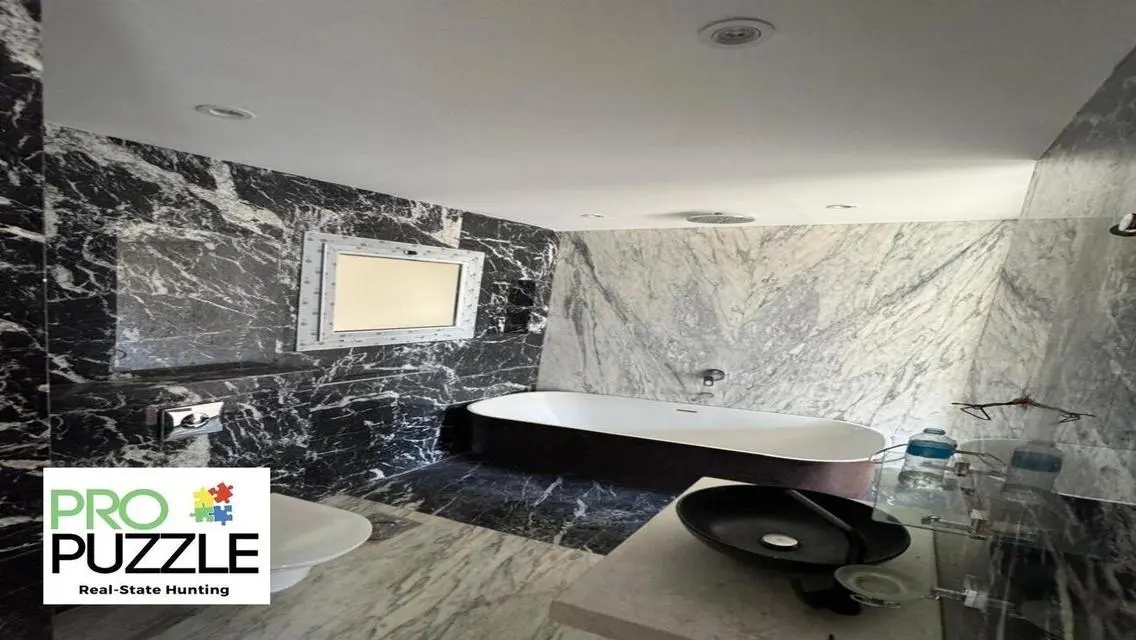 Ultra-Luxurious Apartment for Sale in Hyde Park - 185 m²