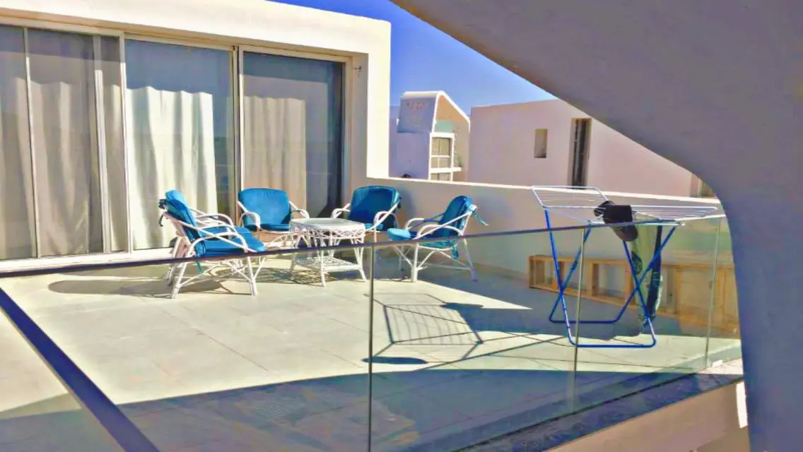 resale 3 br with roof terrace ready to move 