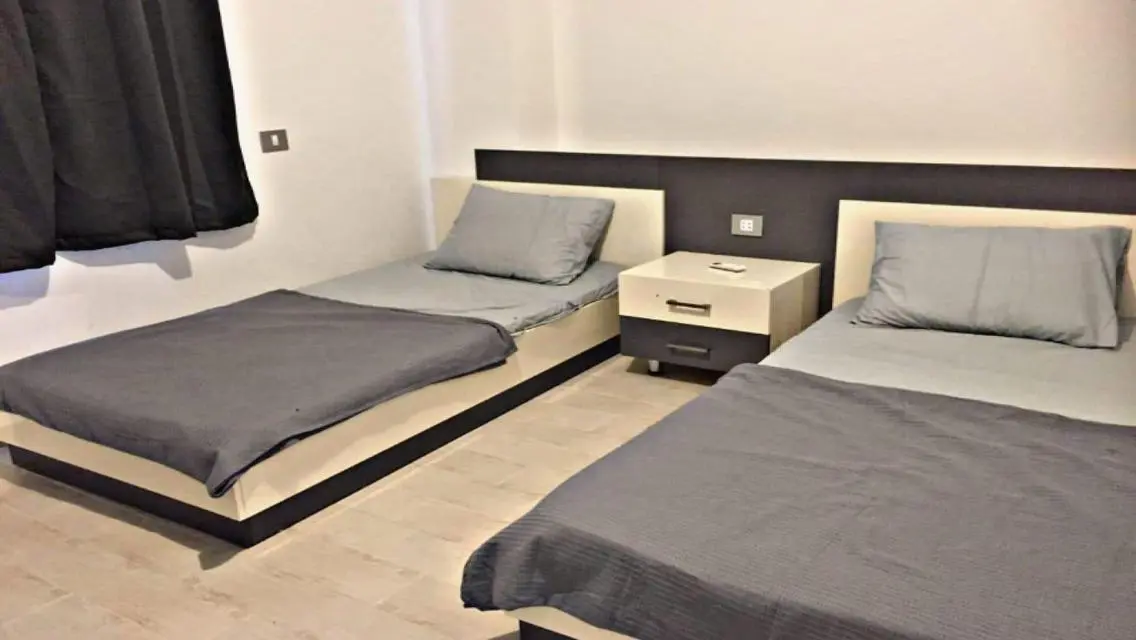 resale 3 br with roof terrace ready to move 
