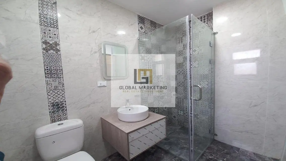 Apartment for rent, semi-furnished, in Eastown