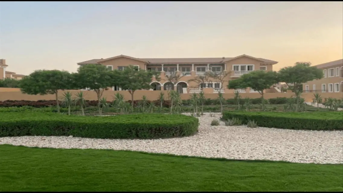 شقة متشطبة بتقسيمة مميزة بهايد بارك التجمع