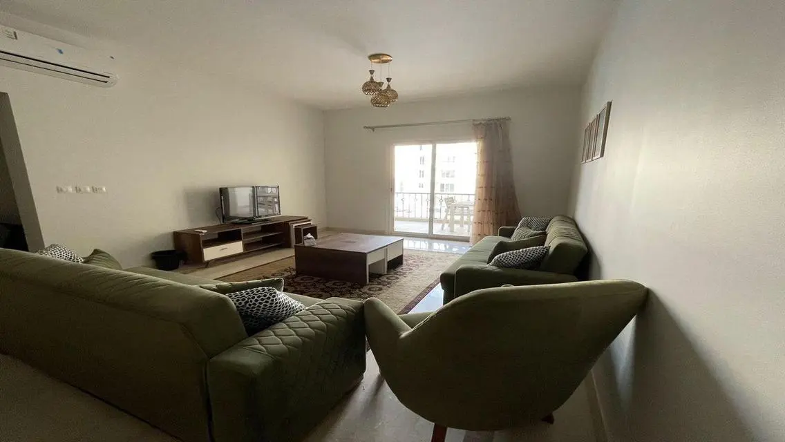 Modern furnished apartment pool view @ boulevard
