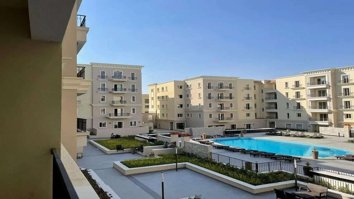 Modern furnished apartment pool view @ boulevard