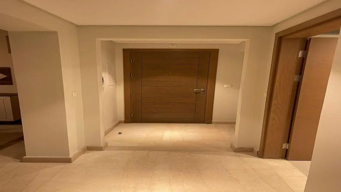 Modern furnished apartment pool view @ boulevard