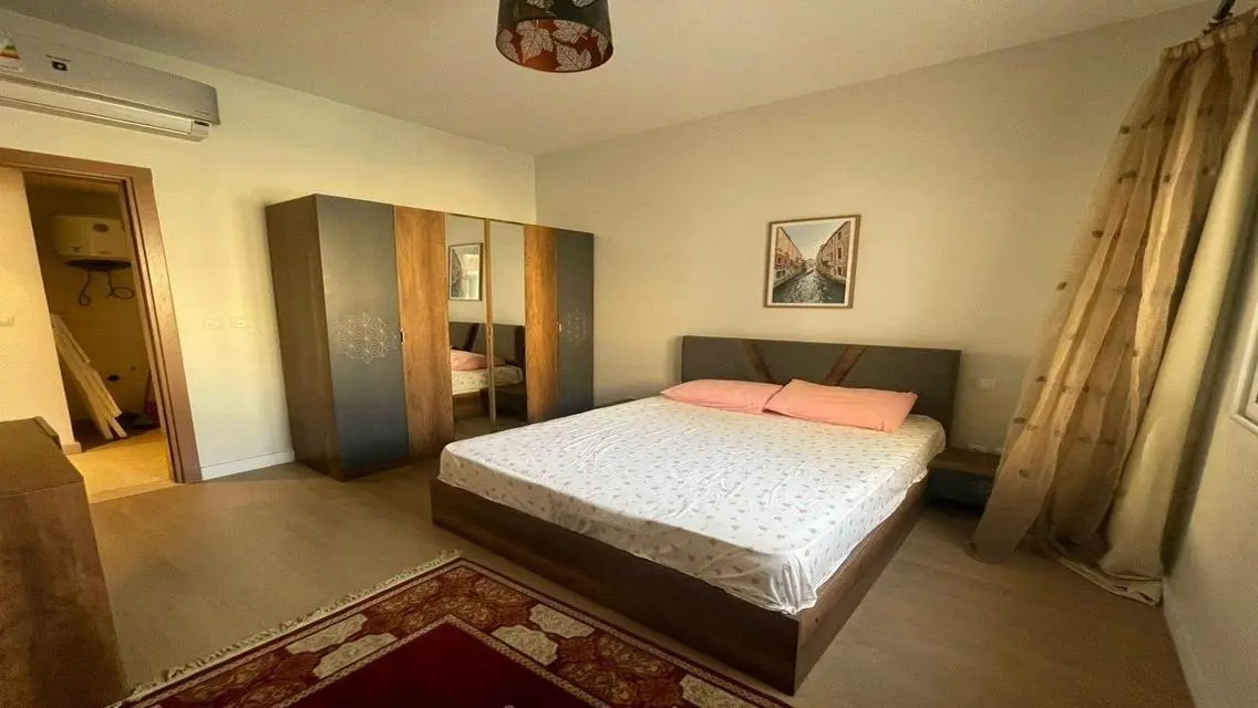 Modern furnished apartment pool view @ boulevard