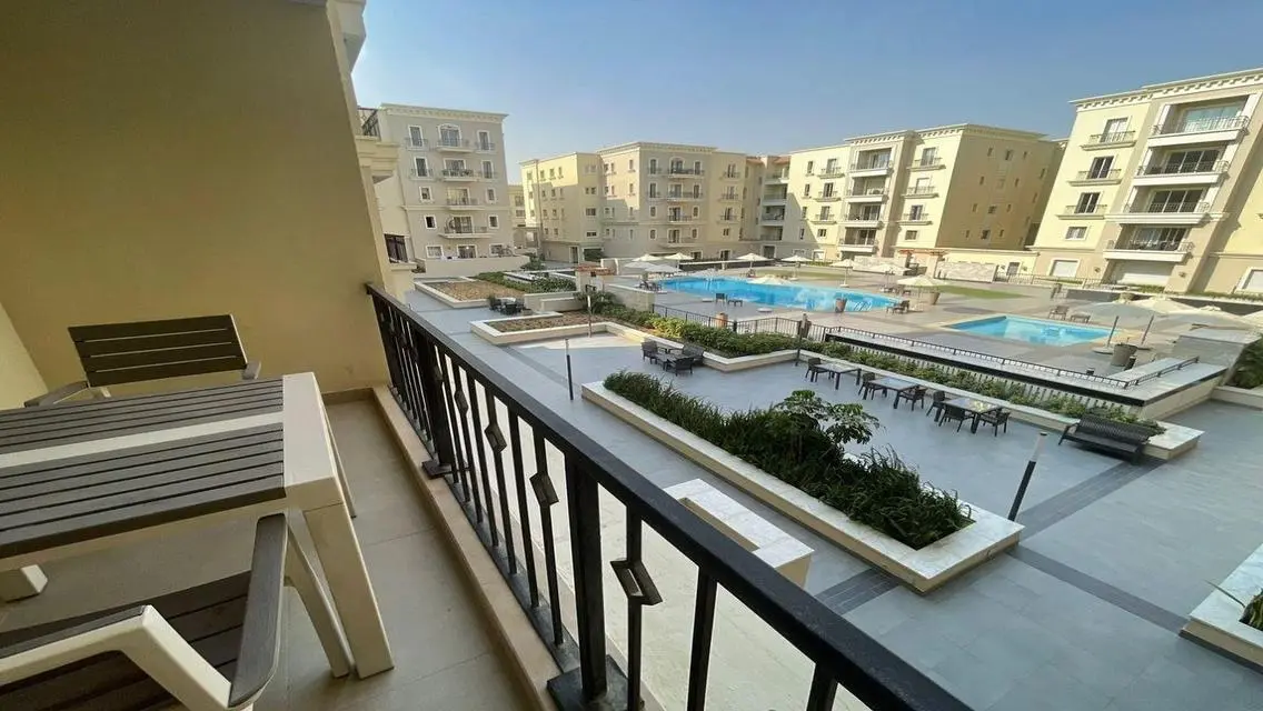 Modern furnished apartment pool view @ boulevard