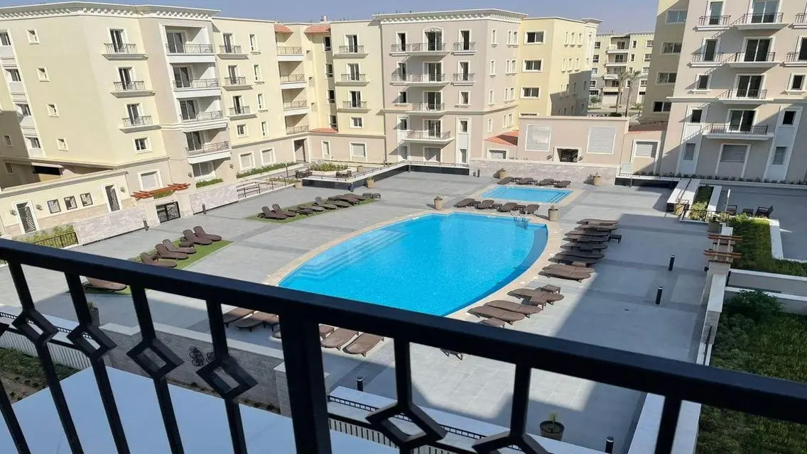 Modern furnished apartment pool view @ boulevard