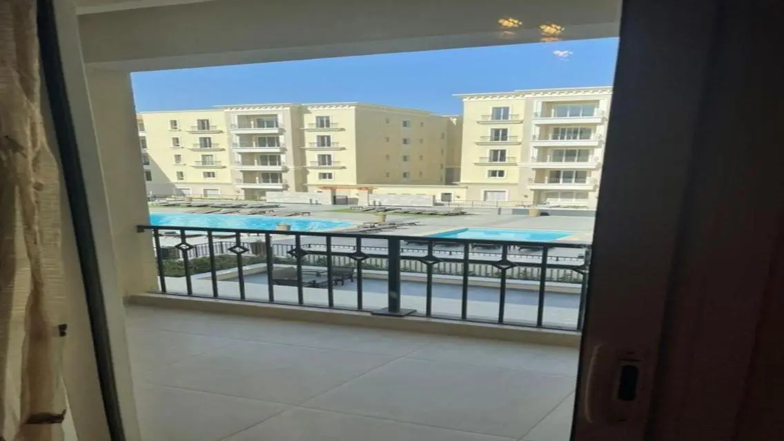 Modern furnished apartment pool view @ boulevard