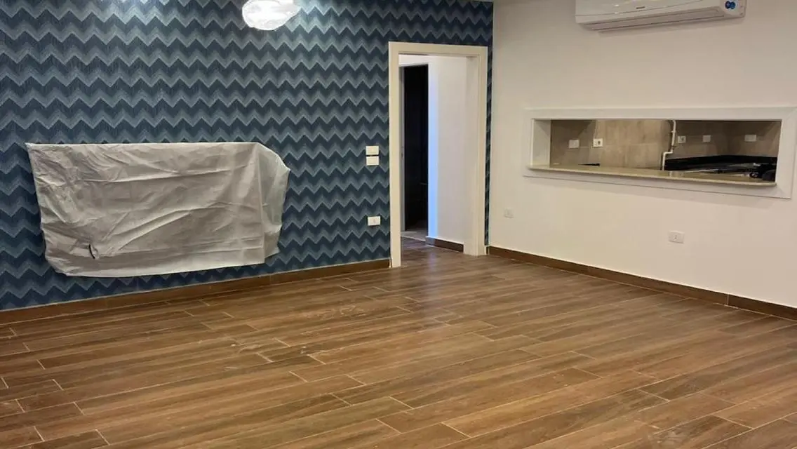 2 bedroom flat with kitchen and air conditioners