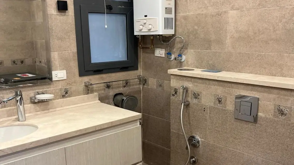 2 bedroom flat with kitchen and air conditioners