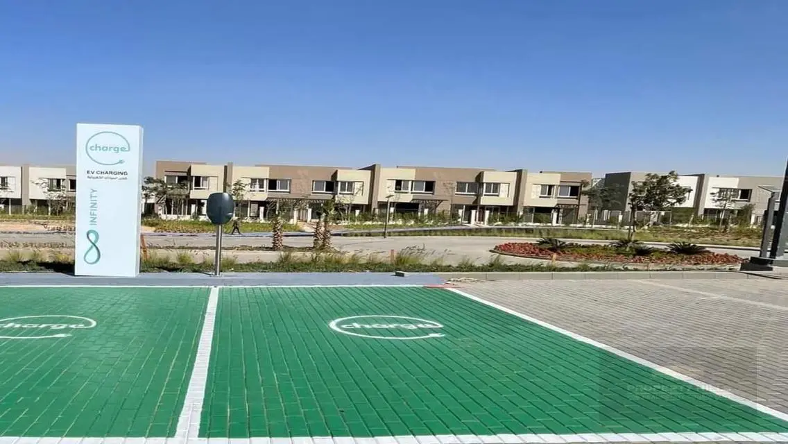 With only 300k DP &amp;12 yrs Own Villa at Palm Hills