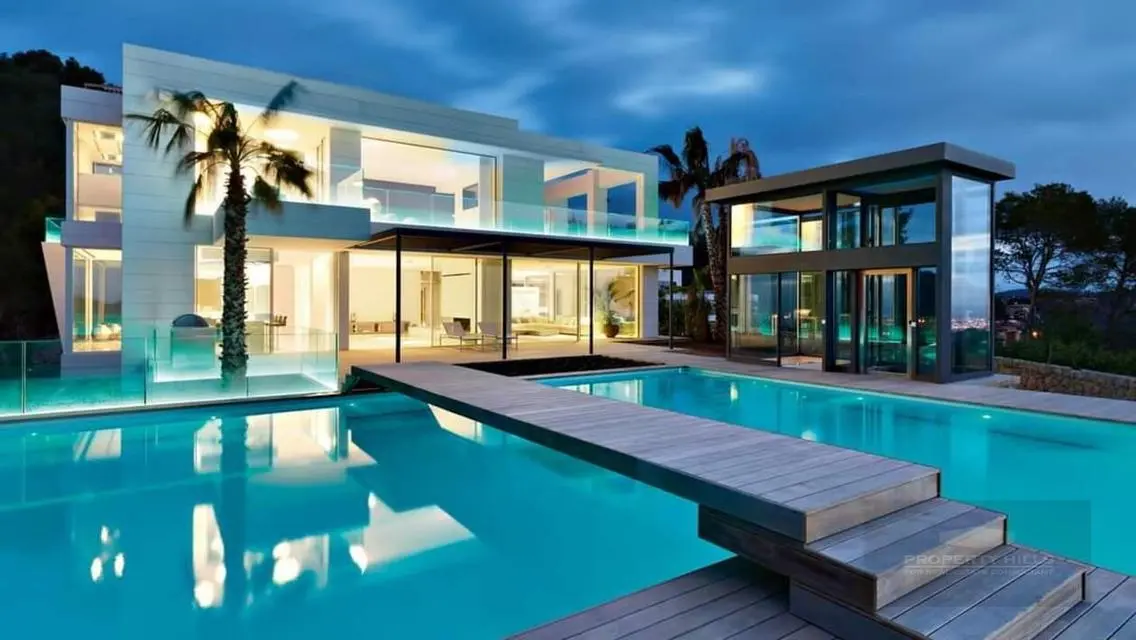 With only 300k DP &amp;12 yrs Own Villa at Palm Hills