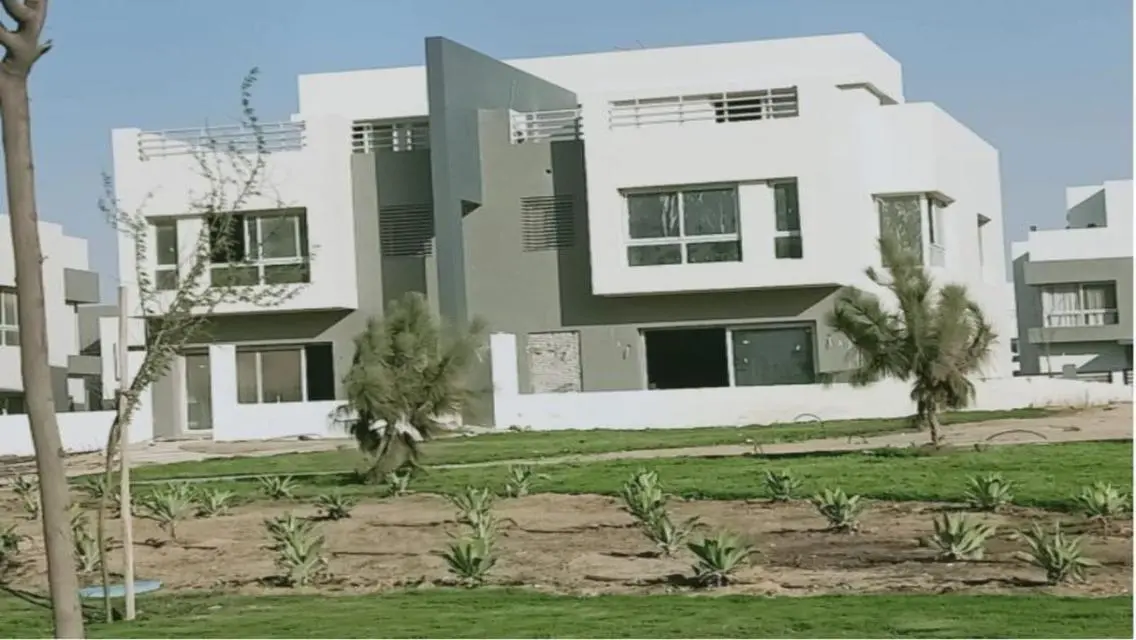 فيلا استلام فوري بموقع مميز للبيع في هايد بارك