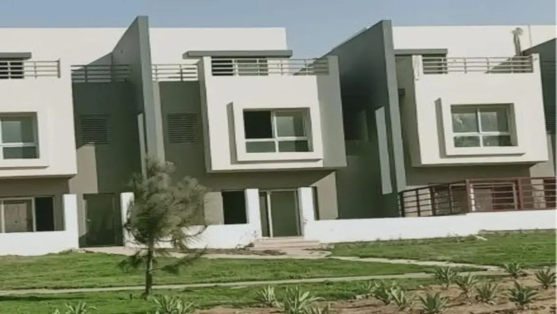 فيلا استلام فوري بموقع مميز للبيع في هايد بارك