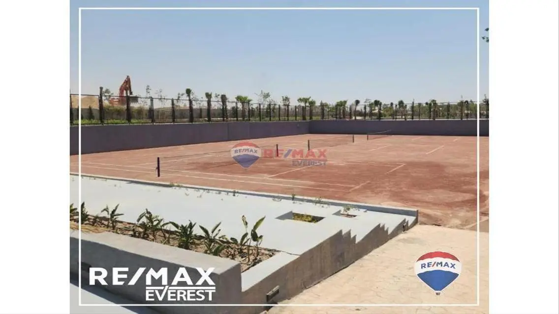 شقة ارضي تشطيب كامل فيو مميز في كمبوند صن كابيتال