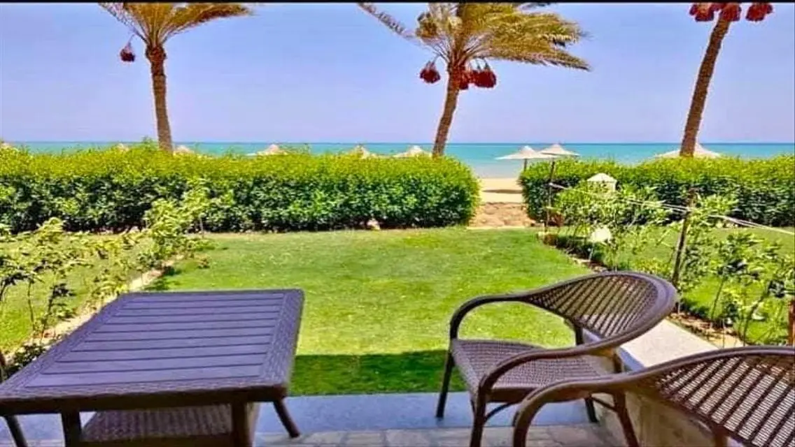 استلام فوري شالية صف اول عالبحر متشطب بالكامل