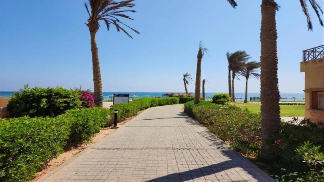 استلام فوري شالية صف اول عالبحر متشطب بالكامل