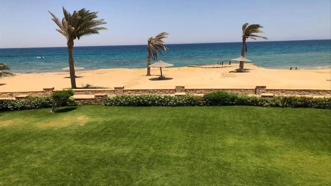 استلام فوري شالية صف اول عالبحر متشطب بالكامل