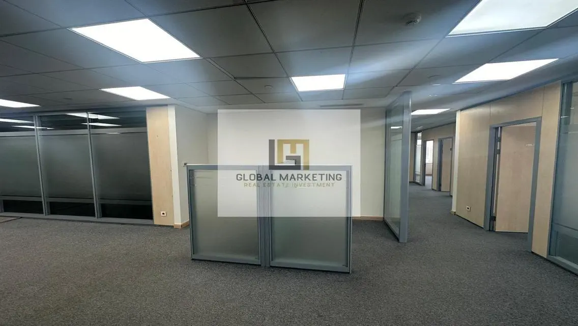 Finished office for rent 600m in Banks Complex