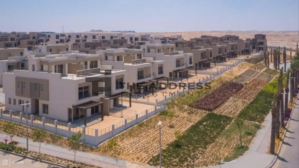 Town house 226m under market price at Palm Hills .