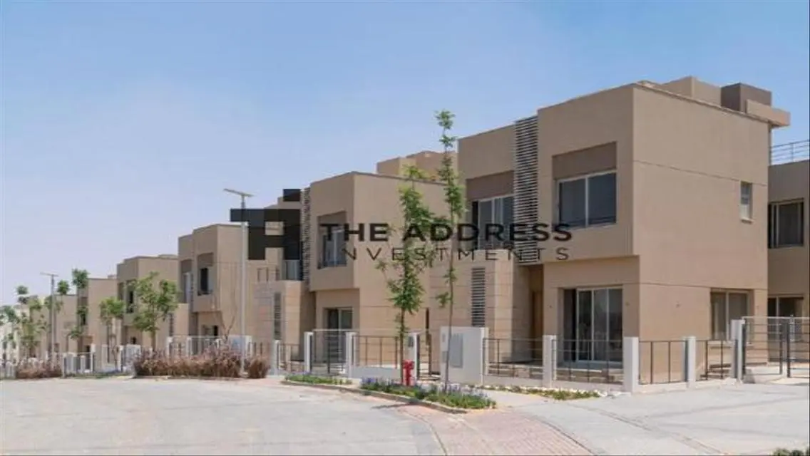 Town house 226m under market price at Palm Hills .
