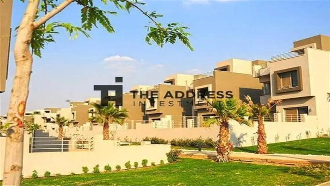 Town house 226m under market price at Palm Hills .