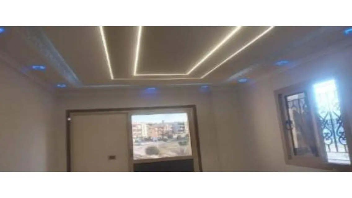شقة تشـطيب فاخر للبيـع بالحي الثالث بـمدينة العبور
