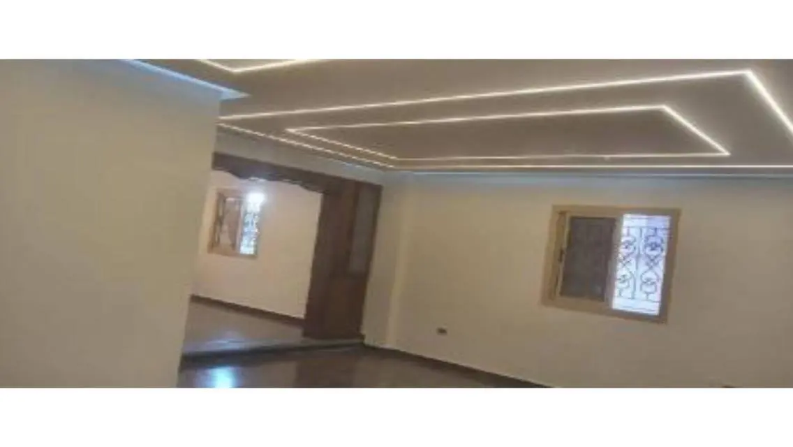 شقة تشـطيب فاخر للبيـع بالحي الثالث بـمدينة العبور