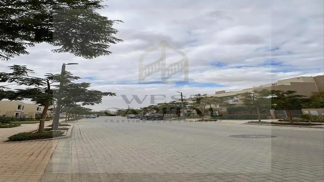 شقة فاخرة بمساحة واسعة مع حديقة ومسبح مشترك