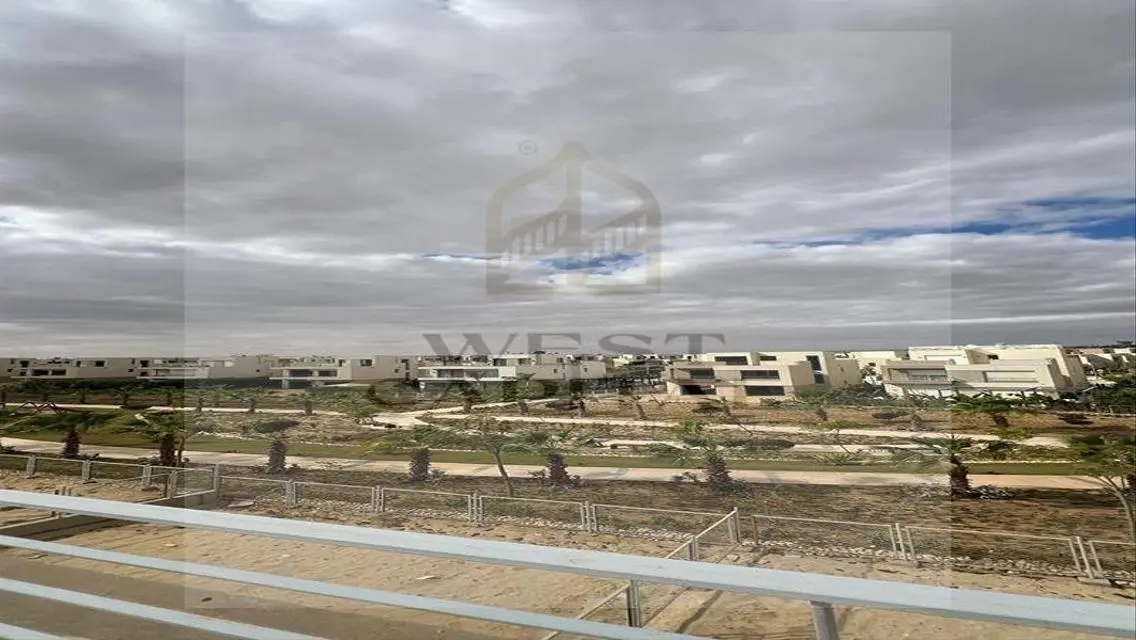 شقة فاخرة بمساحة واسعة مع حديقة ومسبح مشترك