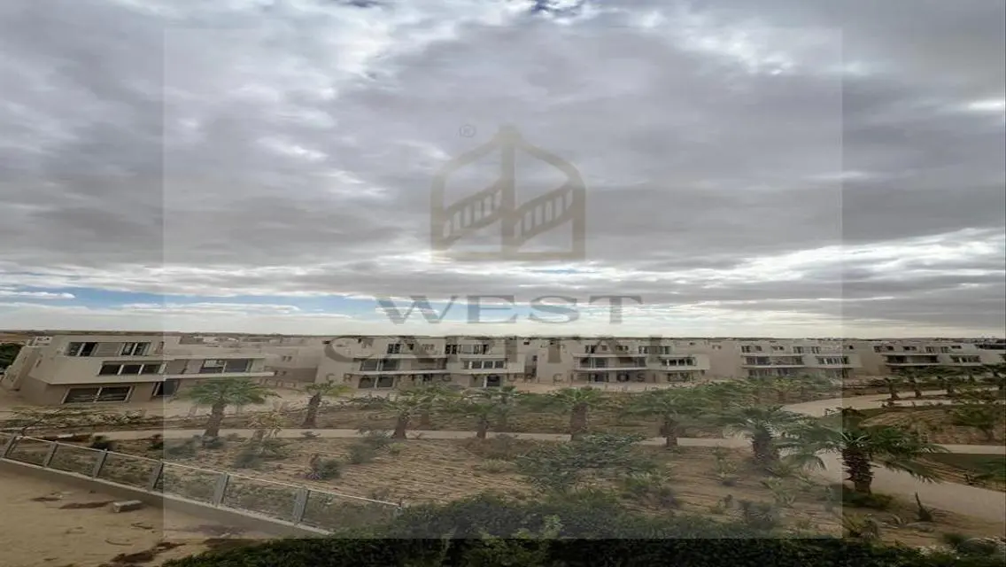 شقة فاخرة بمساحة واسعة مع حديقة ومسبح مشترك