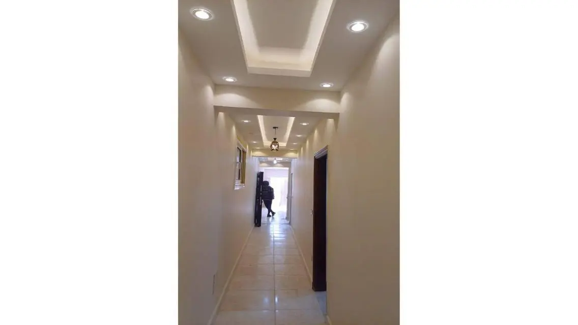 شقة تشطيب الترا سوبر لوكس ارضي مرتفع بالحي الثالث