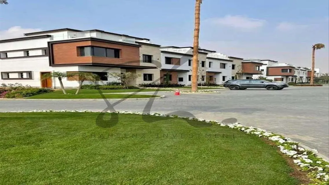 Villa for sale at the lowest price next to AUC