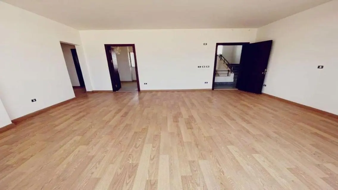 شقة متشطبة جاهزه للسكن بسعر مغري داخل كيان