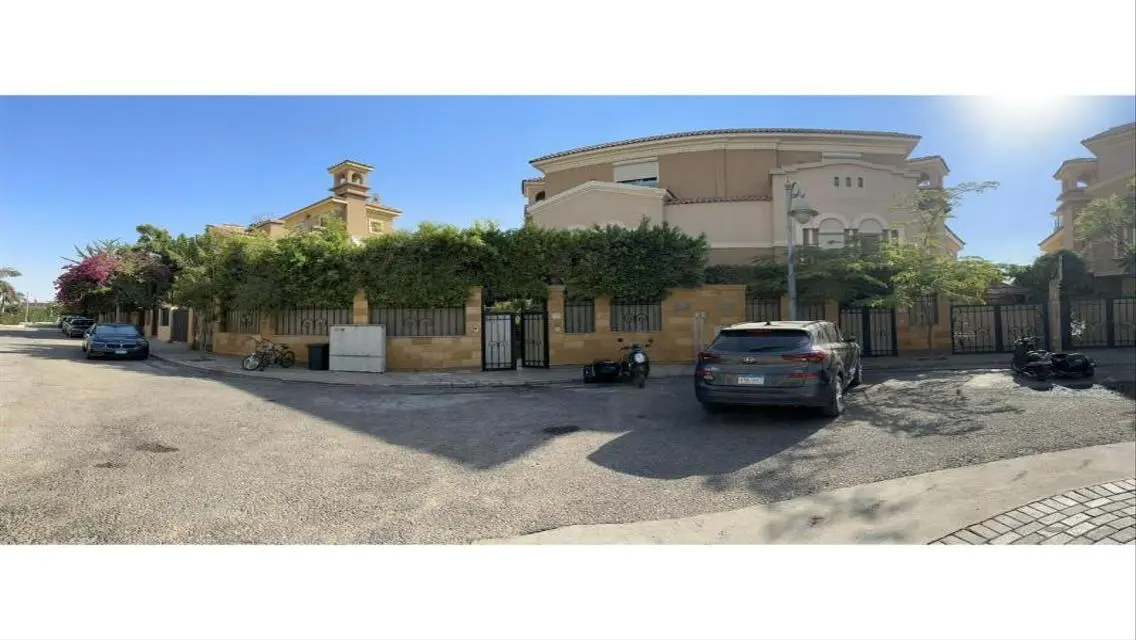 for sale fully finished stnadalone at les rois