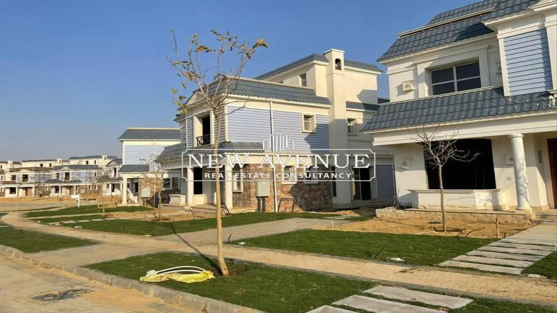 Luxury Villa for Sale - 3 Bedrooms with Private Garden and Shared Pool